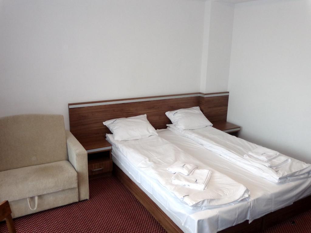 Adamar Jastrzebia Gora Bed & Breakfast Room photo