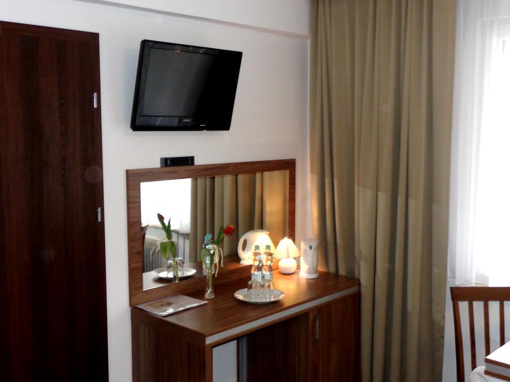 Adamar Jastrzebia Gora Bed & Breakfast Exterior photo