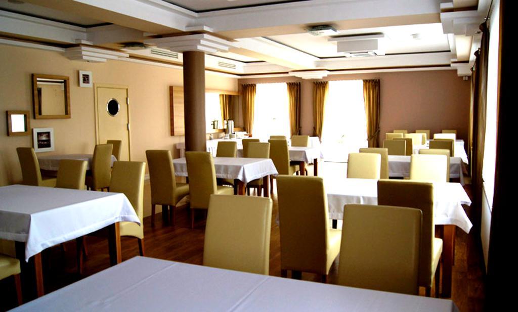 Adamar Jastrzebia Gora Bed & Breakfast Exterior photo