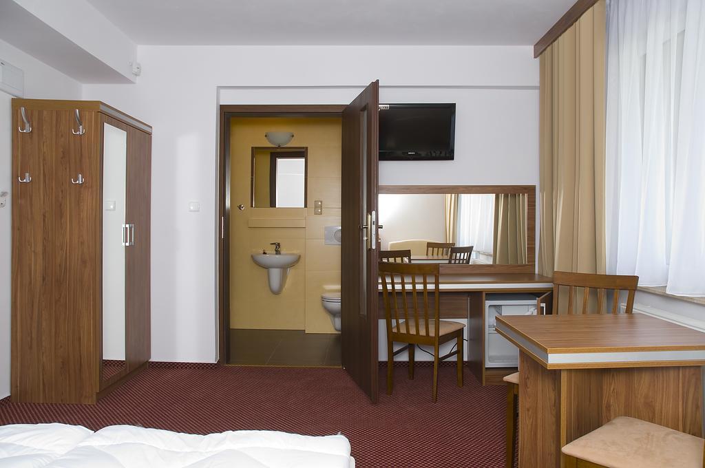 Adamar Jastrzebia Gora Bed & Breakfast Room photo