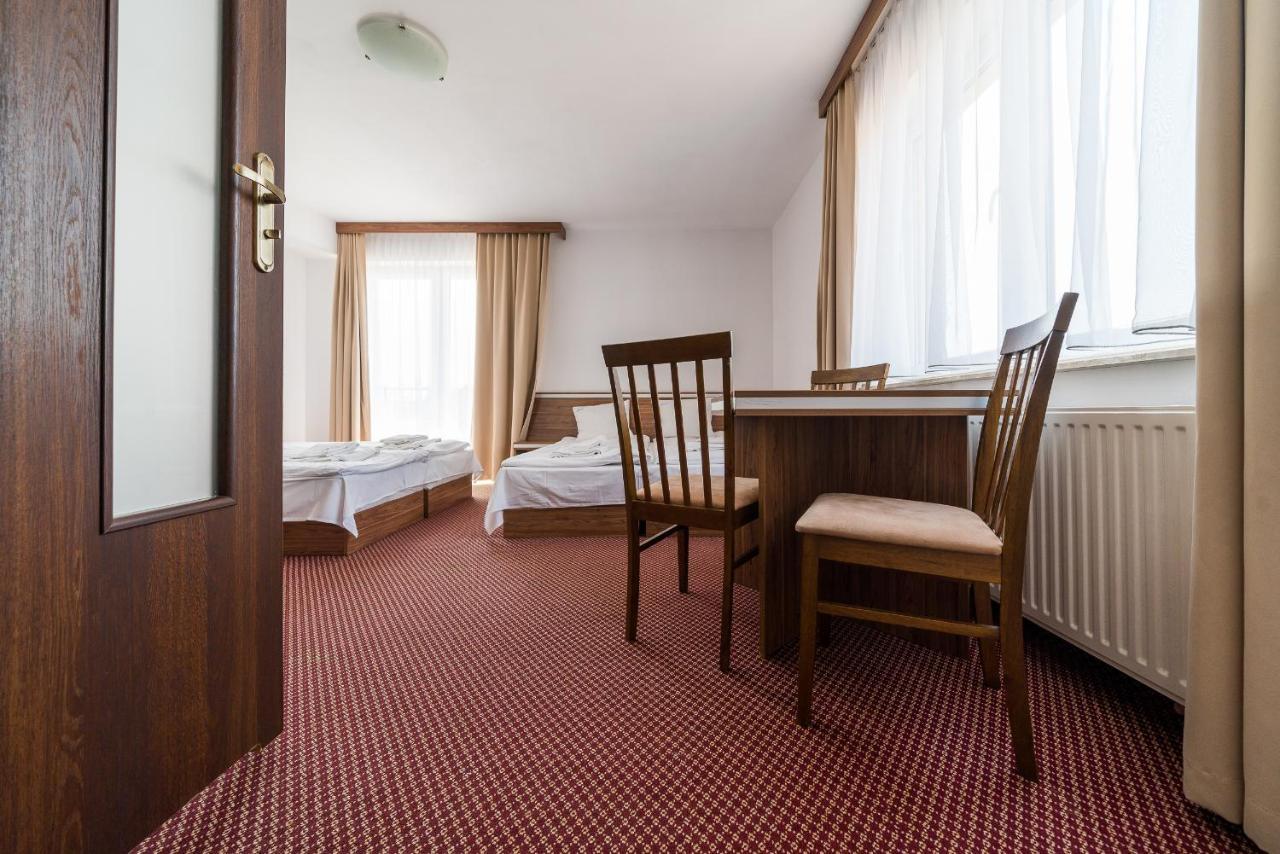 Adamar Jastrzebia Gora Bed & Breakfast Exterior photo