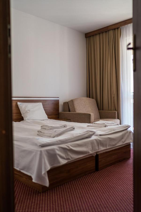 Adamar Jastrzebia Gora Bed & Breakfast Exterior photo